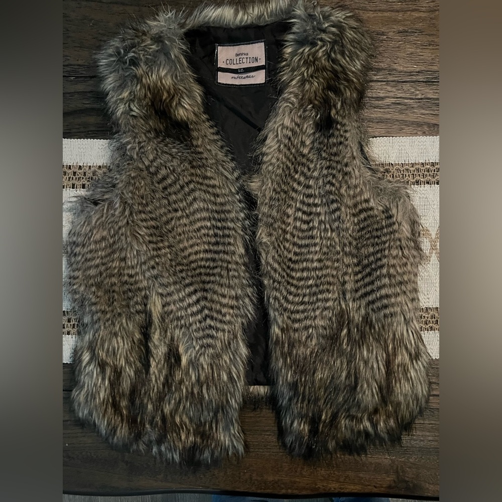 Faux Fur Vest in Brown and‎ Black
